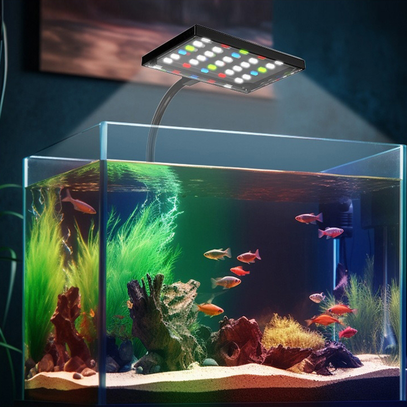 مصباح LED لحوض السمك يعمل عبر  - مراجعة Led Planted Tank Light وسعره